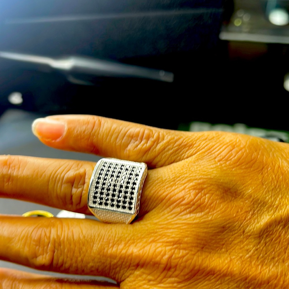 925 SS man ring with black zirconias size 8